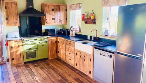 Deer Den timber clad cabin with hot tub, up private lane - Foto 4