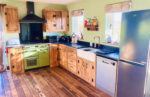 Deer Den timber clad cabin with hot tub, up private lane - Photo 4