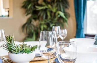 10 Mins To The Big House and Sleeps Up To 10 Guests - Foto 65