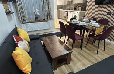 Minstead Houses 5 Bedroom Large House inc 3 Twin Rooms B24 just off M6-J6 Free Parking Driveway 2 Showers Bath 2 WCs Fast Wi-Fi Garden Airport NEC Contractor HS2 Teams Weekly Stays Welcomed Best-in-Class - Foto 16