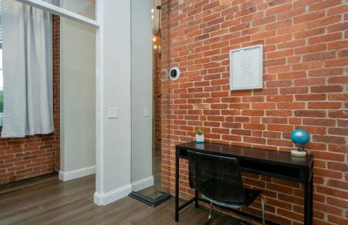 Jennifer's Historic Loft Glass Bedroom - Foto 30