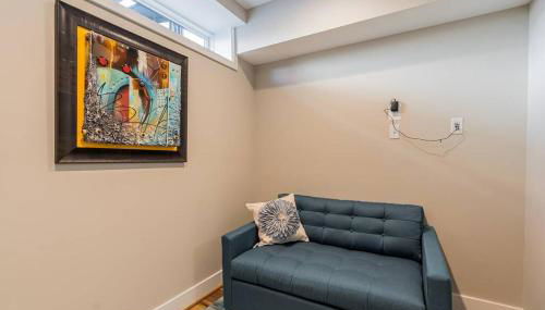 Urban Oasis 3 BDR 2 and Half Baths Queen Sofa Bed in Living room and Free Parking - Foto 5