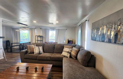 Modern Cabin with Arcade, Foosball Table and Fire Pit in Meadview, Arizona - Foto 41