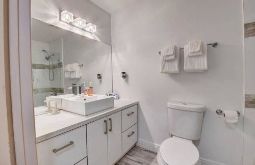 5 BR Mansion with Pool and non-heated Jacuzzi Games in Boynton Beach - Photo 64