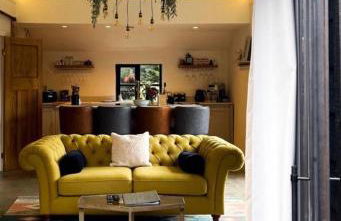 Luxury Barn with Hot Tub, Spa Treatments, Private Dining - Photo 4