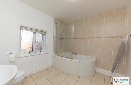 Rocester Rest close to Alton Towers & JCB, Netflix - Foto 8