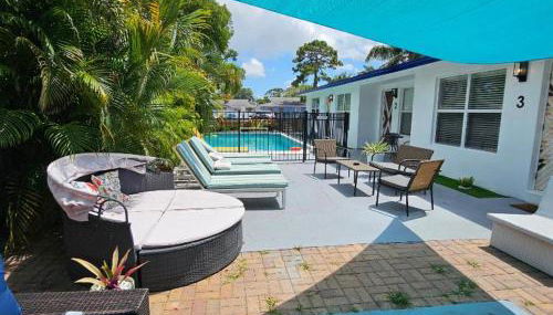 Prime Location Gateway with Pool & Patios, Near Beaches, Groceries and Restaurants - Foto 3, Garden, sunbed, Garden view