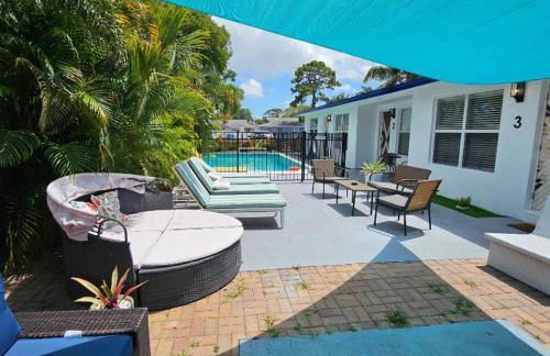 Prime Location Gateway with Pool & Patios, Near Beaches, Groceries and Restaurants - Photo 3