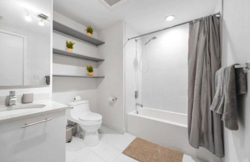 Contemporary Midtown Condo - Pool & Free Parking - Foto 18