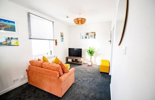 Seaside Home with Parking Near Tolcarne Beach - Foto 9