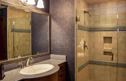 Beautiful Studio Apt in a great resort setting with fountains, courtyards, and pool with bar - Foto 20