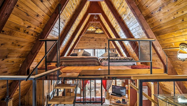 Serene Creekside Sheridan Getaway: Mountain Views - Foto 3, Interior