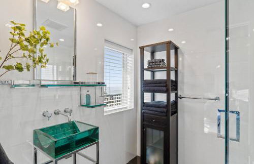 Serene Oceanview Escape with Expansive Deck home - Foto 38