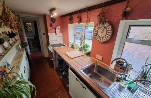 Cheerful, bright, cosy period cottage with hot tub - Foto 39