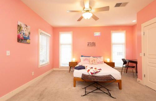 Pink Experience - West End Broadway & Restaurants - Foto 25