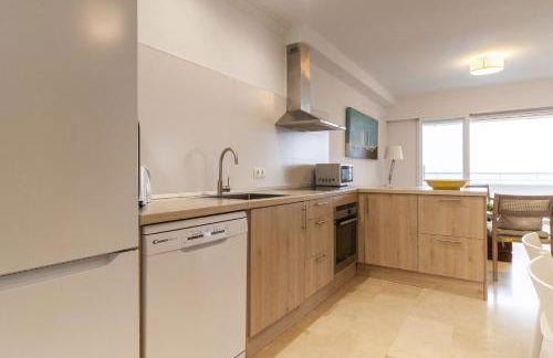 Modern apartment with pool on the beachfront in Marbella by SharingCo - Photo 35