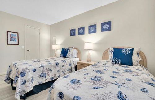 Sun Plaza by Coastal Chic Vacations - Private Beach Access with Pool and Tennis - Photo 27