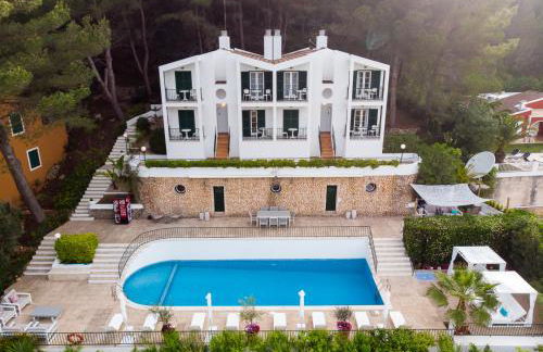 The Desmais - Foto 1