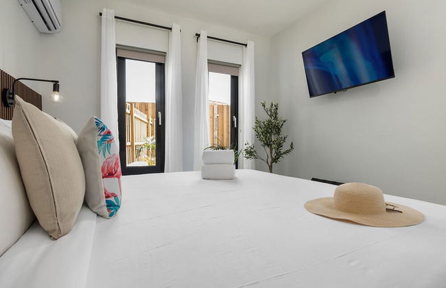 Brand NEW 3br2ba w Private Pool Amazing Location - Foto 13