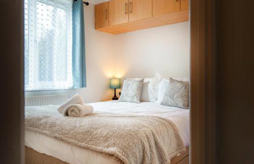 Dove Lodge - Peak District Cabin - Photo 15