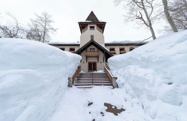 Olympic Village Inn - Photo 49