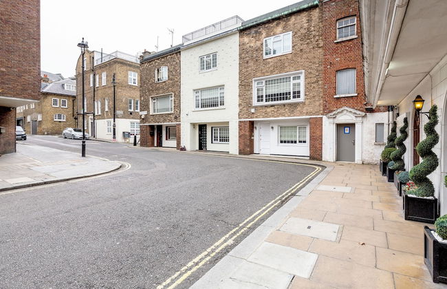 Beautiful House in Heart of Mayfair - Photo 1