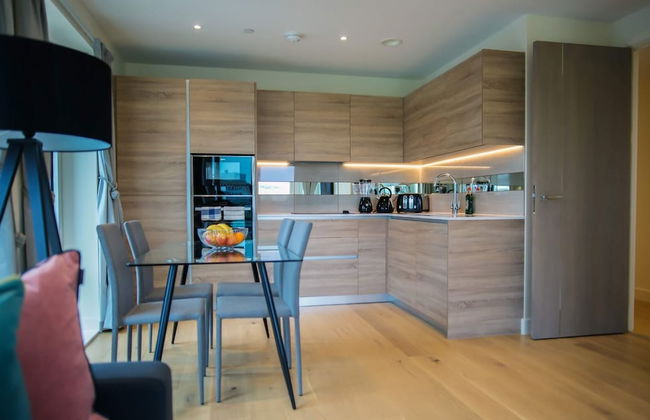 Thames View 2 Bed Apartment With Balcony - Photo 15