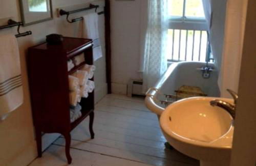 Riverfront Cabin with Beautiful Views of Housatonic River in Great Barrington, Massachusetts - Foto 7