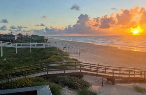 Surfside Beachfront Luxe - Photo 1