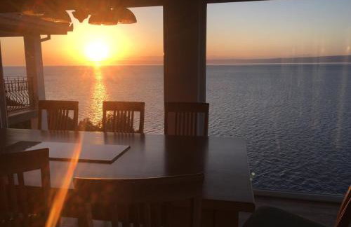 THE VIEW **** - Foto 1