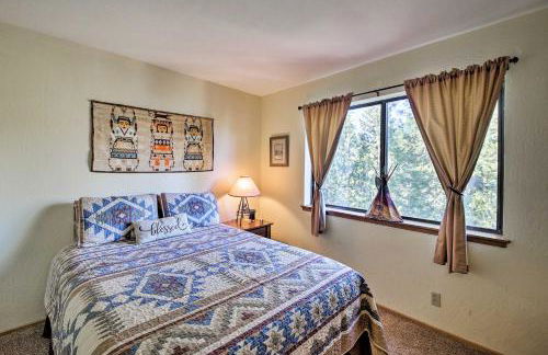 Spacious Lake Arrowhead Home with 2 Decks and Views - Foto 17