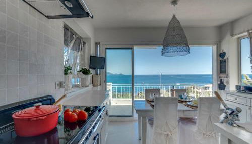 Luxury Villa with Jacuzzi in Les Issambres - Foto 2