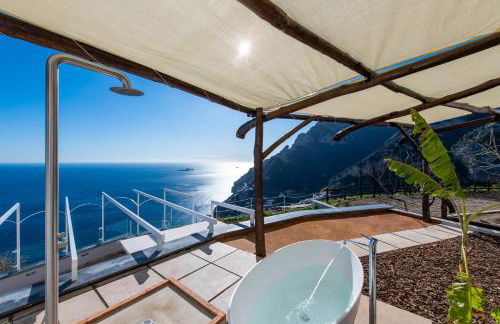 VILLA LA TAGLIATA spectacular jacuzzi tub amazing view and private parking garage - Photo 5