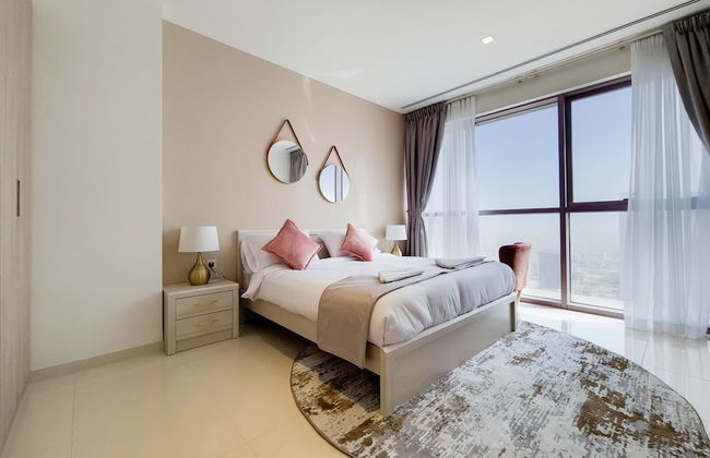 GreenFuture - Panoramic City View From This High-Rise Chic Condo - Photo 3