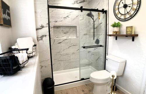 Stunning Newly Renovated 3BR 2B Home Hot Tub Game Room - Foto 41