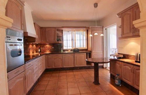 villa Pinosol con vista al mar - Photo 16