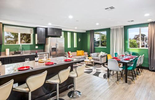 Spacious Luxury Villas in the heart of LA! Free parking and Jacuzzi - Photo 52