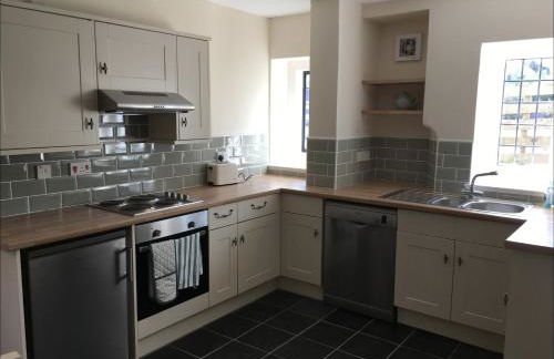 Cosy Arts & Crafts Cottage with stunning views - Photo 14