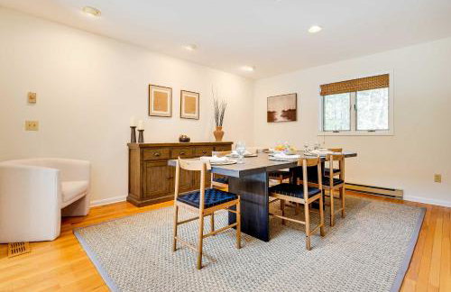 Lake George Oasis with 9 Acres, Hot Tub and Game Room! - Foto 6