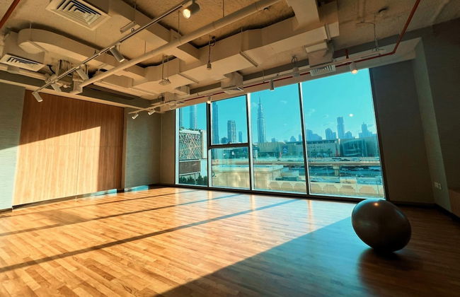 Classy Downtown 2BR w City View Balcony - Photo 9