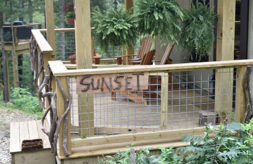 Luxury Family Tree Tent with Private Deck, Soaking Tub & Pizza Oven Near Waterfalls, Zirconia, North Carolina - Foto 23