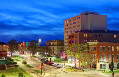 Swanky Mid-Modern Century-5 Decks-90 inch 4K Screen - Foto 58