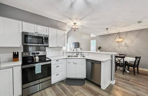 The Paramour comfy home with ground floor bedroom and fenced in yard - Foto 9