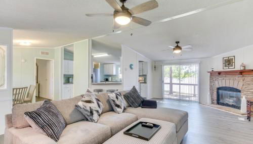 Lakefront Prosperity Home with Private Boat Dock - Foto 4