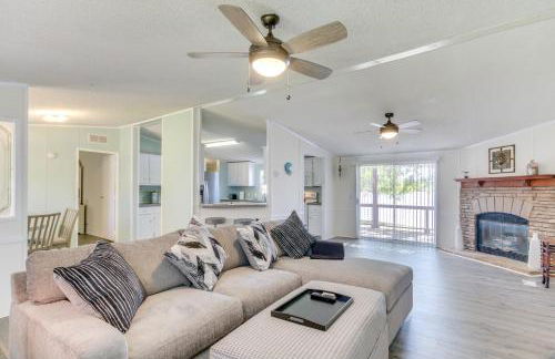 Lakefront Prosperity Home with Private Boat Dock - Foto 4