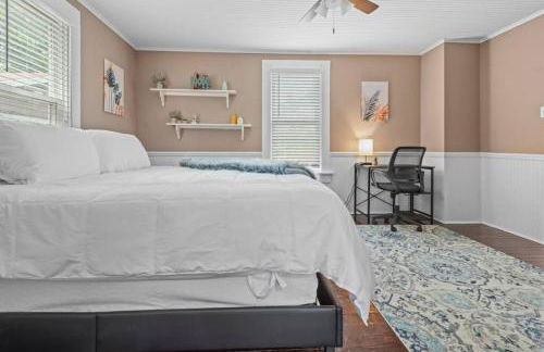 4 Bedroom House, sleeps 12, short walk to Main St! - Foto 8