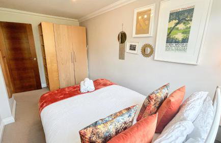 Lovely 4-Bedroom Kilburn Flat with Garden and Parking near Hampstead Heath, Abbey Road by Staylio London - Foto 22