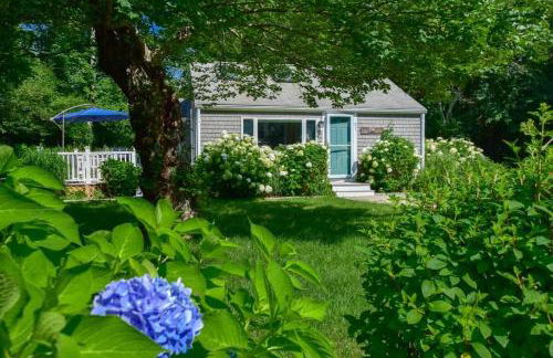 Less Than 1 Mile to Beach with Custom Fire Pit - Foto 1