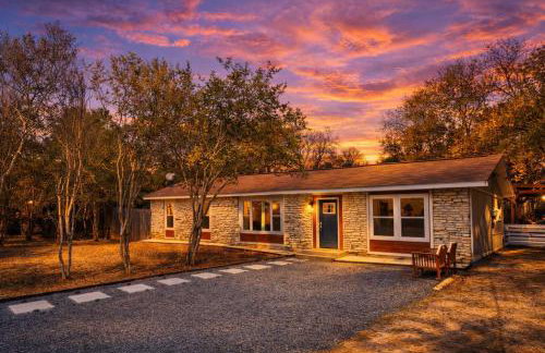 Manchaca 4 bedroom sleeps 10 Pool and Hot tub - Photo 66