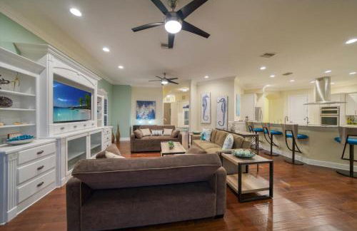 Waterfront Luxury w/ Heated Salt Pool & Golf Cart - Foto 59